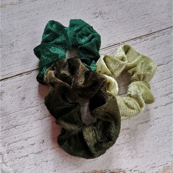 🥳5/$20🥳Set of 3 Velvet Scrunchies - Picture 1 of 2